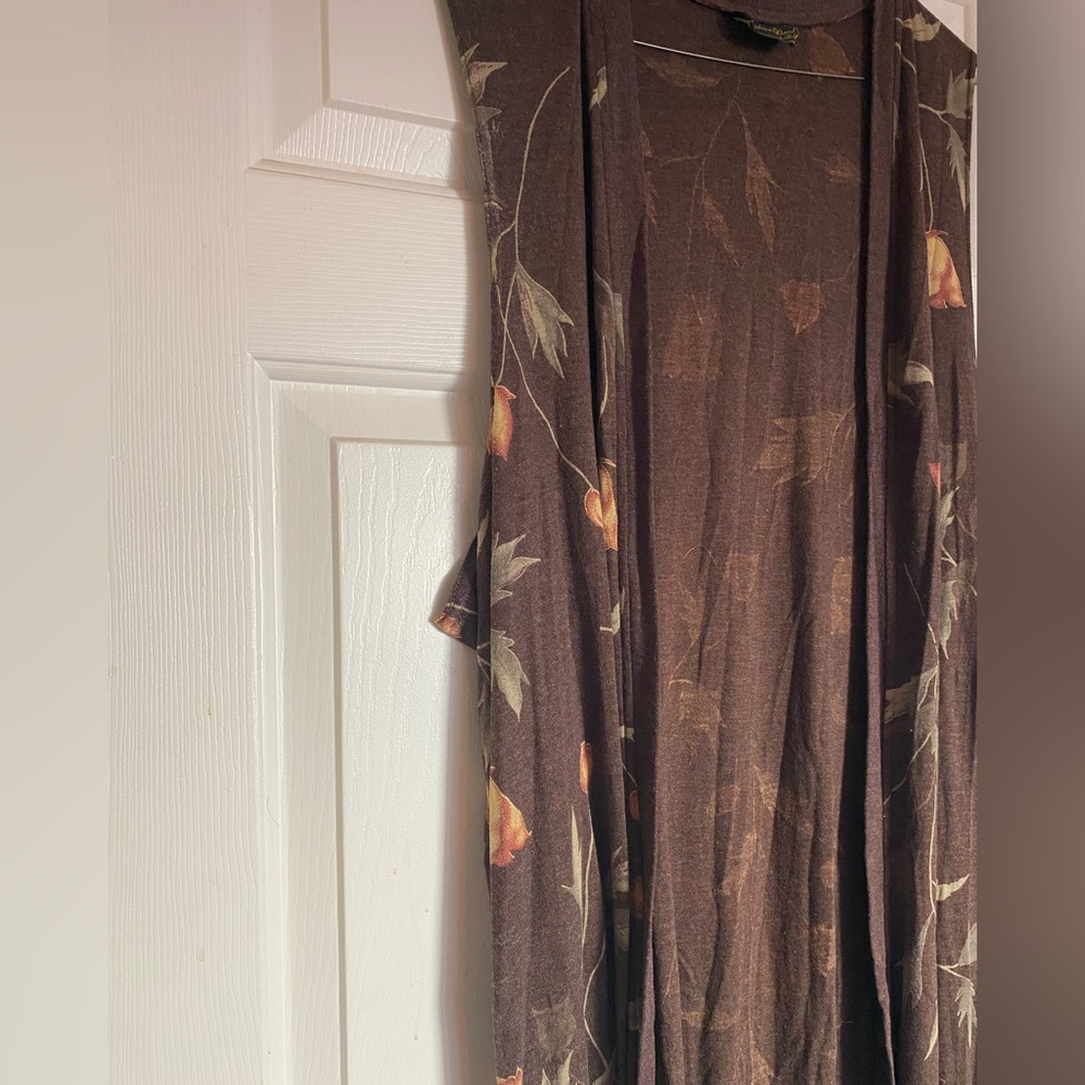 Sleeveless open cardigan